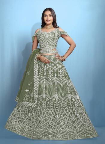Grab These Beautiful Colored Lehenga Choli.These Lehenga and Dupatta Are Fabricated On Net Pair With Net Blouse.Its Beautified With Designer Thread Embroidery Work.