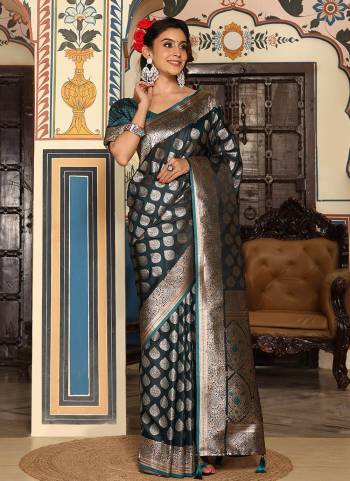 Garb These Fastive And Party Wear Saree in Fine Colored.These Saree And Blouse is Fabricated On Silk Blend.Its Beautified With Weaving Jari Designer.