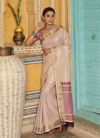 Attractive These Fastive And Party Wear Saree in Fine Colored.These Saree And Blouse is Fabricated On Linen.Its Beautified With Weaving Pallu,Border,Blouse Gala Designer.