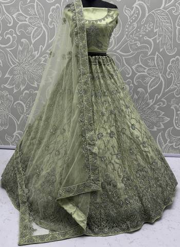 For A Fancy Designer Look,Grab These Lehenga Choli With Dupatta in Fine Colored.These Lehenga And Choli Are Net And Dupatta Are Fabricated On Soft Net Pair.Its Beautified With Heavy Dori, Sequance,Jari Embroidery,Zarkon Diamond Work. 