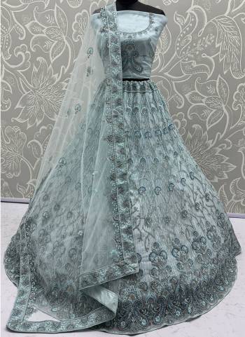 For A Fancy Designer Look,Grab These Lehenga Choli With Dupatta in Fine Colored.These Lehenga And Choli Are Net And Dupatta Are Fabricated On Soft Net Pair.Its Beautified With Heavy Dori, Sequance,Jari Embroidery,Zarkon Diamond Work. 
