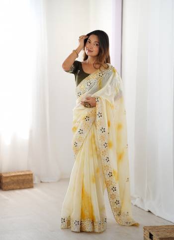 Garb These Party Wear Saree in Fine Colored.These Saree Are Fendy And Blouse is Malai Silk Fabricated.Its Beautified With Badal Printed Designer With Sequance,Coding Embroidery Work.