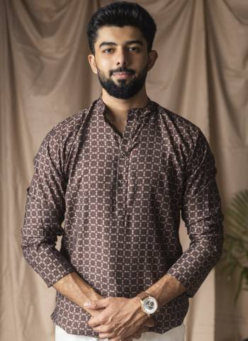 For A festive Wear,Grab These Readymade Short Kurta in Fine Colored.These Kurta is Fabricated On Blended Linen With Designer Printed.Buy Now.
