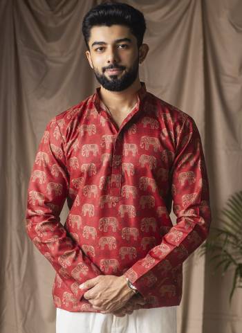 For A festive Wear,Grab These Readymade Short Kurta in Fine Colored.These Kurta is Fabricated On Blended Linen With Designer Printed.Buy Now.