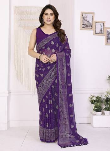Attrective These Party Wear Saree in Fine Colored.These Saree Are Georgette And Blouse is Georgette Fabricated.Its Beautified With Designer Foil Printed.