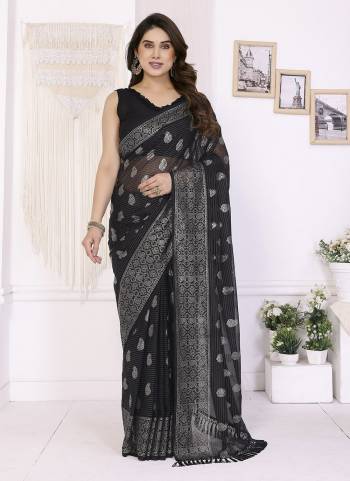 Attrective These Party Wear Saree in Fine Colored.These Saree Are Georgette And Blouse is Georgette Fabricated.Its Beautified With Designer Foil Printed.