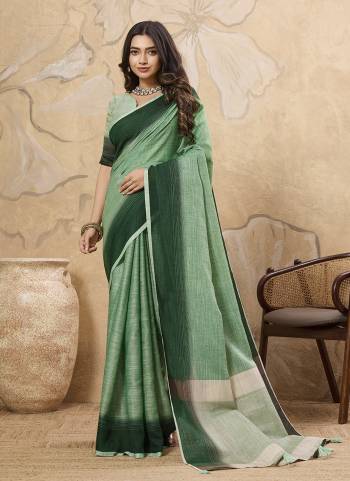 Attractive These Fastive And Party Wear Saree in Fine Colored.These Saree And Blouse is Fabricated On Linen.Its Beautified With Woven Designer.
