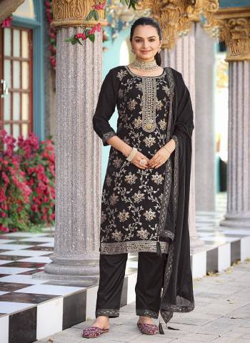 Attrective Looking These Party Wear Suit in Fine Colored Pair With Bottom And Dupatta.These Top Are Viscose Jacquard And Dupatta Are Fabricated On Chinon Pair With Santoon Bottom.Its Beautified With Woven Jari Designer With Embroidery Work.