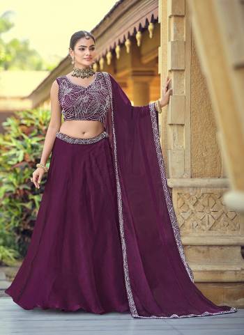 Looking These Party Wear Lehenga Choli in Fine Colored.These Lehenga Are Silk, Choli Are Silk And Dupatta Are Fabricated On Silk Pair.Its Beautified With Designer Beads With Embroidery Work.