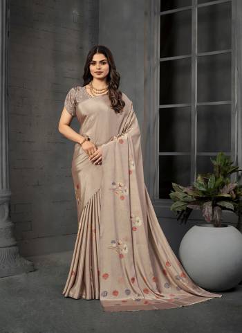 Attractive These Fastive And Party Wear Saree in Fine Colored.These Saree And Blouse is Fabricated On Malai Crepe Silk.Its Beautified With Designer Digital Printed.