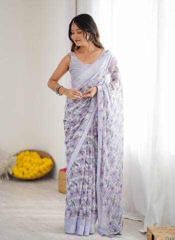 Garb These Party Wear Saree in Fine Colored.These Saree Are Georgette And Blouse is Fabricated On Georgette Pair.Its Beautified With Plain Saree With Woven Border Designer Printed Saree.