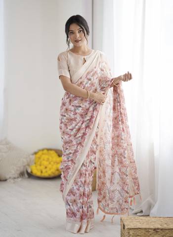 Garb These Party Wear Saree in Fine Colored.These Saree Are Georgette And Blouse is Fabricated On Georgette Pair.Its Beautified With Plain Saree With Woven Border Designer Printed Saree.