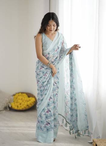 Garb These Party Wear Saree in Fine Colored.These Saree Are Georgette And Blouse is Fabricated On Georgette Pair.Its Beautified With Plain Saree With Woven Border Designer Printed Saree.