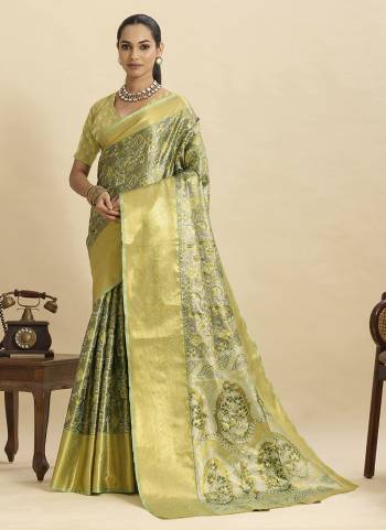 Looking This Party Wear Saree Paired With Blouse.This Saree And Blouse Are Silk Fabric With Woven Designer. Buy This Pretty Saree Now.