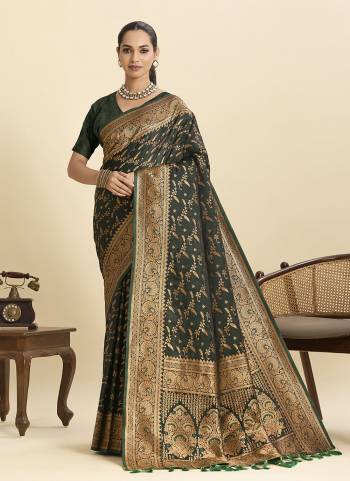 Attractive This Party Wear Saree Paired With Blouse.This Saree And Blouse Are soft Silk Fabric With Heavy Woven Jari Designer. Buy This Pretty Saree Now.