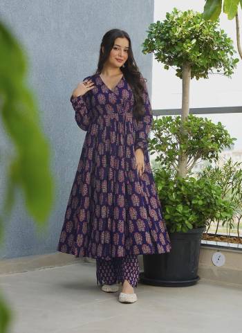 Attrective Looking These Beautiful Readymade Anarkali Top With Plazzo .These Top And Bottom is Fabricated On Rayon.Its Beautified With Designer Digital Printed.