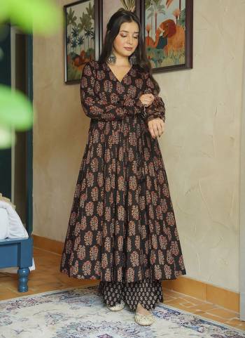 Attrective Looking These Beautiful Readymade Anarkali Top With Plazzo .These Top And Bottom is Fabricated On Rayon.Its Beautified With Designer Digital Printed.