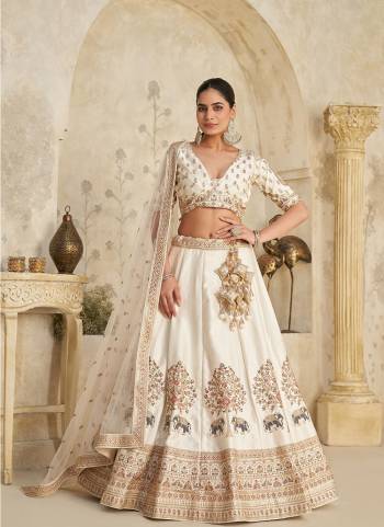 For A Designer Look,Grab These Lehenga Choli in Fine Colored.These Lehenga And Choli Are Fabricated On Silk Pair With Soft Net Dupatta.Its Beautified With Designer Embroidery,Hand Work.
