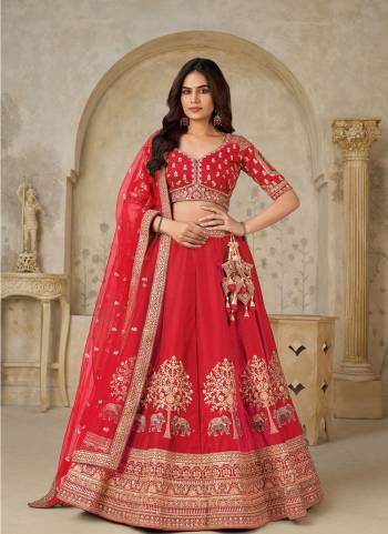 For A Designer Look,Grab These Lehenga Choli in Fine Colored.These Lehenga And Choli Are Fabricated On Silk Pair With Soft Net Dupatta.Its Beautified With Designer Embroidery,Hand Work.