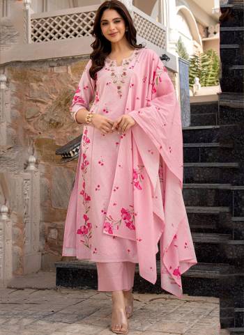 Looking These Suit in Fine Colored Pair With Bottom And Dupatta.These Top Are Chanderi Butti And Bottom Are Fabricated On Chanderi Pair With Chanderi Dupatta.Its Beautified With Woven Designer With Printed.