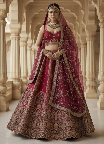 For A Fancy Designer Look,Grab These Lehenga Choli With Dupatta in Fine Colored.These Lehenga And Choli Are Gadhwal Silk And Dupatta Are Fabricated On Soft Net Pair.Its Beautified With Heavy Fancy Lace, Sequance,Chapat Jari,Thread Embroidery Work. 
