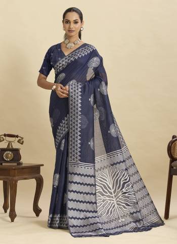 Garb This Party Wear Saree Paired With Blouse.This Saree And Blouse Are soft Silk Fabric With Woven Designer. Buy This Pretty Saree Now.