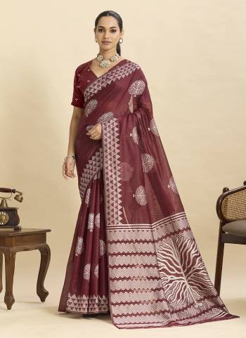 Garb This Party Wear Saree Paired With Blouse.This Saree And Blouse Are soft Silk Fabric With Woven Designer. Buy This Pretty Saree Now.