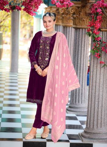 Attrective Looking These Party Wear Suit in Fine Colored Pair With Bottom And Dupatta.These Top Are Velvet And Dupatta Are Fabricated On Jacquard Silk Pair With Velvet Bottom.Its Beautified With Woven Jari Designer With Embroidery Work.