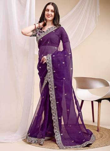 Looking These Party Wear Saree in Fine Colored.These Saree Are Organza And Blouse is Fabricated On Organza.Its Beautified With Designer Sequance Embroidery Work.