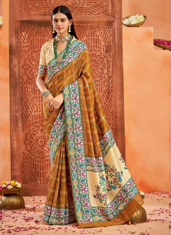 Attrective These Party Wear Saree in Fine Colored.These Saree Are Velvet Tussar Silk And Blouse is Fabricated On Velvet Tussar Silk Pair.Its Beautified With Designer Paithani Pallu With Ghatchola Printed.