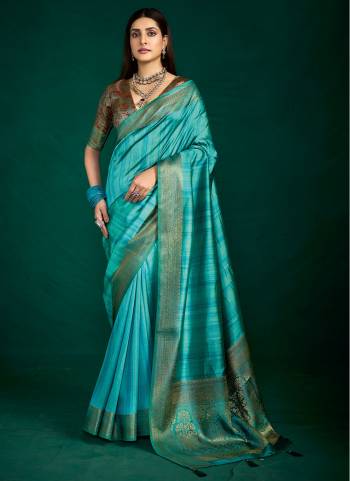 Garb These Party Wear Saree in Fine Colored.These Saree Are Tussar Silk And Blouse is Fabricated On Tussar Silk Pair.Its Beautified With Jandani Digital Printed With Designer Woven Lace Border And Pallu.