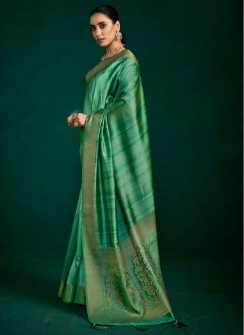 Garb These Party Wear Saree in Fine Colored.These Saree Are Tussar Silk And Blouse is Fabricated On Tussar Silk Pair.Its Beautified With Jandani Digital Printed With Designer Woven Lace Border And Pallu.