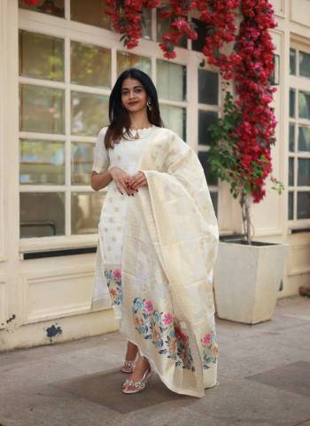 Looking These Suit in Fine Colored Pair With Bottom And Dupatta.These Top Are Viscose Jacquard And Bottom Are Fabricated On Viscose Pair With Jacquard Silk Dupatta.Its Beautified With Woven Designer.