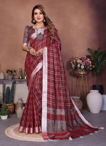 Garb These Party Wear Saree in Fine Colored.These Saree And Blouse is Fabricated On Linen Cotton.Its Beautified With Woven Checks Designer.