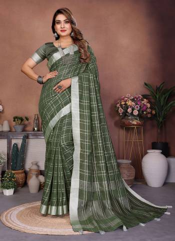 Garb These Party Wear Saree in Fine Colored.These Saree And Blouse is Fabricated On Linen Cotton.Its Beautified With Woven Checks Designer.