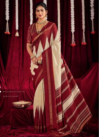 Garb These Traditinol Party Wear Saree in Fine Colored.These Saree Are Ikkat Silk And Blouse is Fabricated On Ikkat Silk Pair.Its Beautified With Designer Zig Zag Printed.