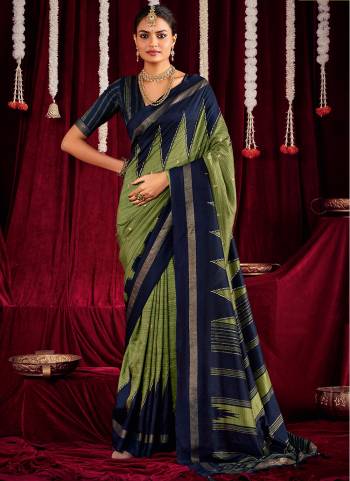 Garb These Traditinol Party Wear Saree in Fine Colored.These Saree Are Ikkat Silk And Blouse is Fabricated On Ikkat Silk Pair.Its Beautified With Designer Zig Zag Printed.
