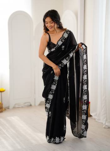 Looking These Fancy Party Wear Saree in Fine Colored.These Saree Are Fendy Satin And Blouse is Fendy Satin Fabricated.Its Beautified With Designer Sequance,Moti And Cut Dana Work.