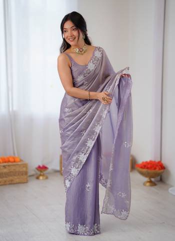 Looking These Fancy Party Wear Saree in Fine Colored.These Saree Are Fendy Satin And Blouse is Fendy Satin Fabricated.Its Beautified With Designer Sequance,Moti And Cut Dana Work.