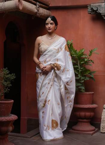 Attrective These Party Wear Fancy Saree in Fine Colored.These Saree Are Rangoli Silk And Blouse is Art Silk Fabricated.Its Beautified With Designer Sequance Embroidery Work.