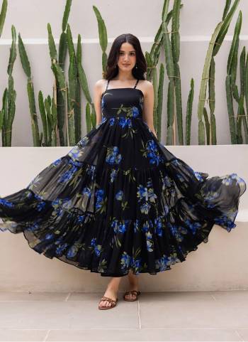Atrective These Beautiful Looking Readymade Gown.These Gown Are Georgette Fabricated.Its Beautified With Designer Digital Printed.