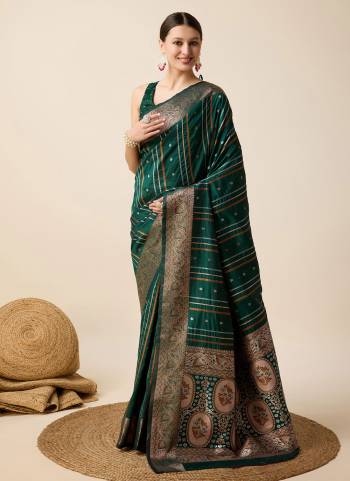 Garb This Party Wear Saree Paired With Blouse.This Saree And Blouse Are Jacquard Silk Fabric With Heavy Woven Sona Chandi Jari Designer. Buy This Pretty Saree Now.