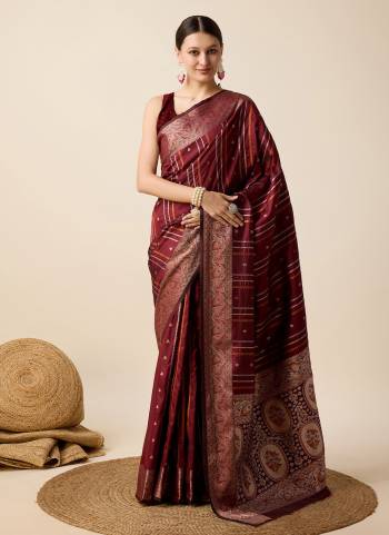 Garb This Party Wear Saree Paired With Blouse.This Saree And Blouse Are Jacquard Silk Fabric With Heavy Woven Sona Chandi Jari Designer. Buy This Pretty Saree Now.