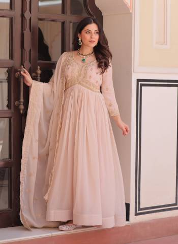 Garb These Beautiful Party Wear Readymade Long Gown With Dupatta.These Gown is Fabricated On Star Georgette And Star Georgette Dupatta.Its Beautified With Sequance,Thread Embroidery,Beads Work.