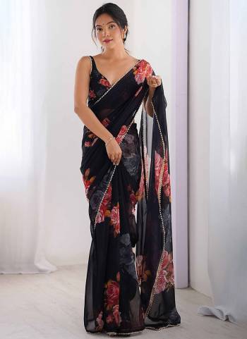Attractive These Party Wear Saree in Fine Colored.These Saree Are Georgette And Blouse is Georgette Fabricated.Its Beautified With Designer Printed With Moti Lace Border.