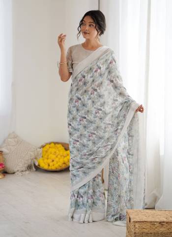 Garb These Party Wear Saree in Fine Colored.These Saree Are Moss Satin Patta And Blouse is Moss Satin Patta Fabricated.Its Beautified With Designer Printed.