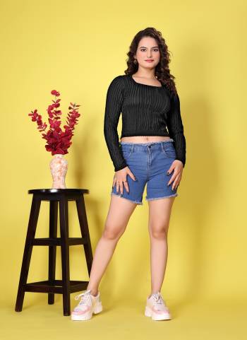 Looking These Beautiful Looking Readymade Tank Top.These Top is Fabricated On Knited.Its Beautified With Woven Designer.