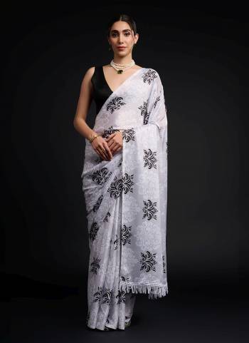 Grab These Ready To Wear Saree in Fine Colored.These Saree is Fabricated On Chinon Pair With Banglori Silk Blouse.Its Beautified Designer Digital Printed.