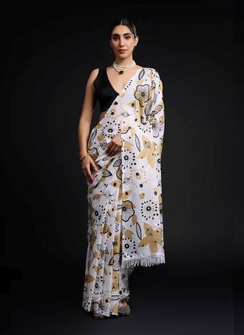 Grab These Ready To Wear Saree in Fine Colored.These Saree is Fabricated On Chinon Pair With Banglori Silk Blouse.Its Beautified Designer Digital Printed.