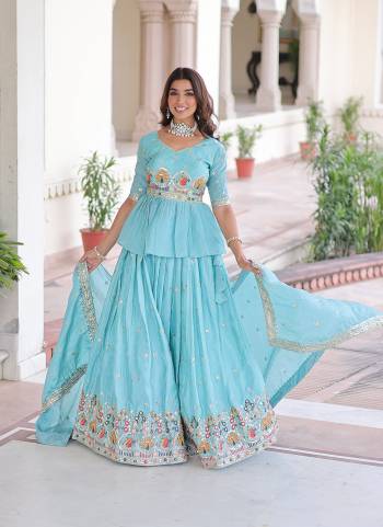 Looking These Party Wear Lehenga Choli in Fine Colored. These Lehenga And Blouse Are Gold Crush And Dupatta Are Fabricated On Gold Crush Fabriced. It is Beautified With Designer Sequance,Multy Thread Embroidery Work.